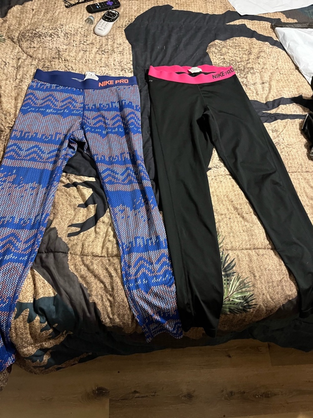 (2) EUC NIKE PRO WOMENS SIZE LARGE